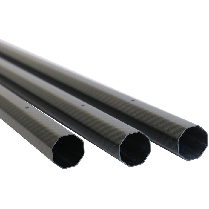 Ośmioboczna rura z włókna węglowego